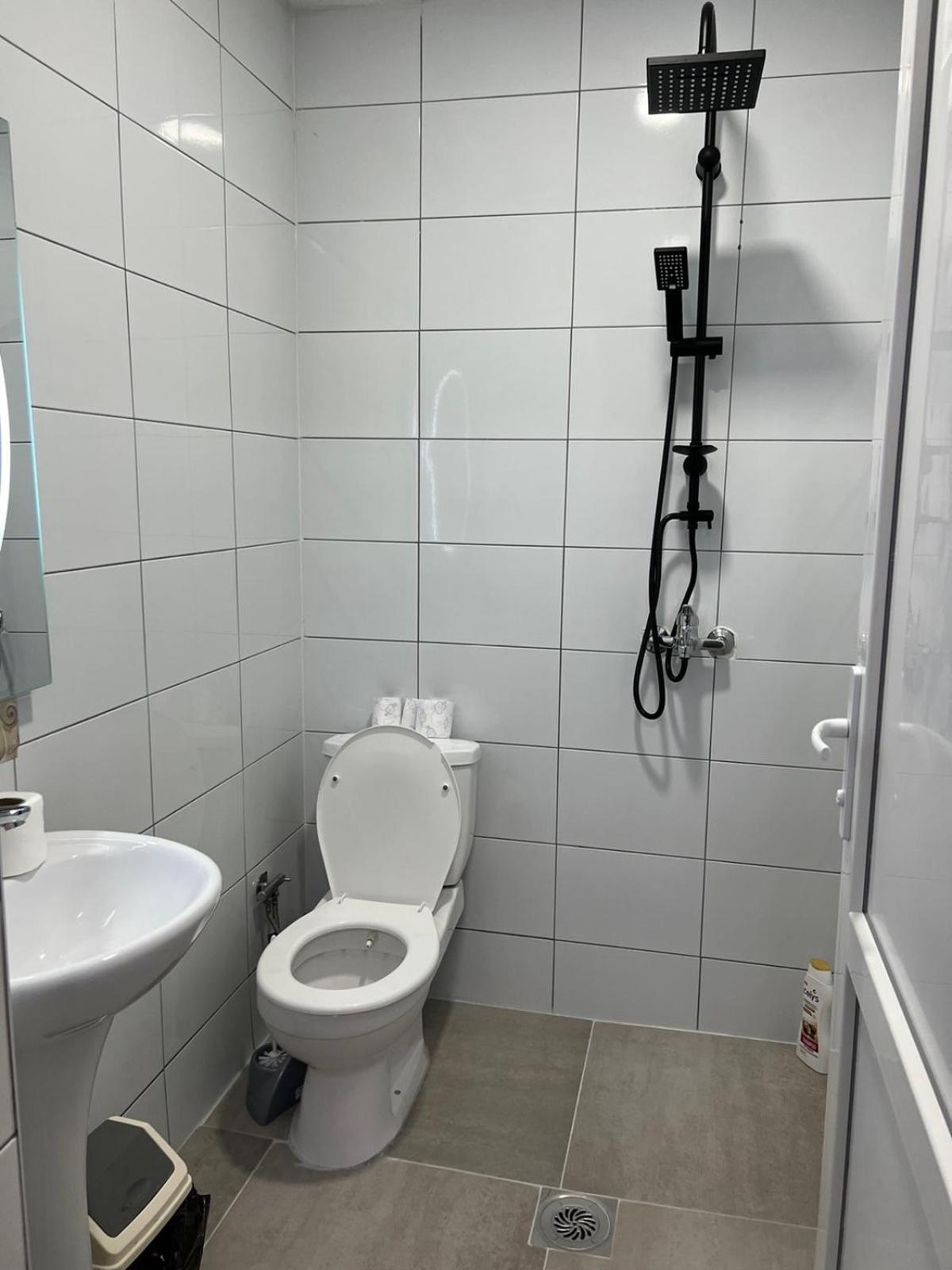 Hotelwhite Gjilan Esterno foto
